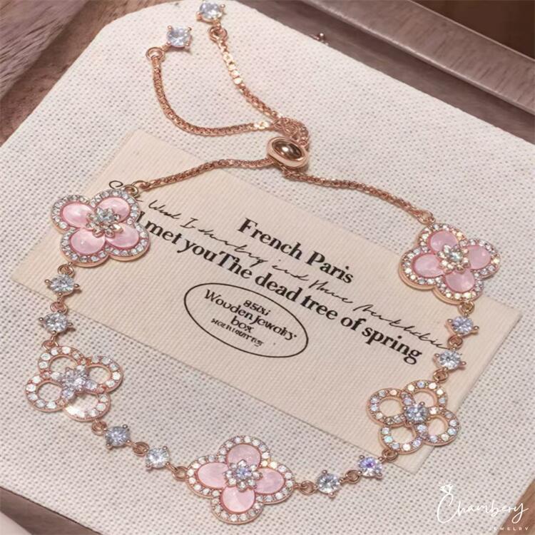 Light Luxury Cherry Blossom Pink Imitation Shell Four-Leaf Flower Bracelet for Girls, Lucky Clover Bracelet, Light Luxury Niche Bracelet, Exquisite Bracelet